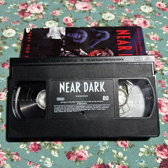 NEAR DARK 📼 VHS cult classic vampire horror movie 🍿 used, plays great. Vintage - Picture 4 of 5